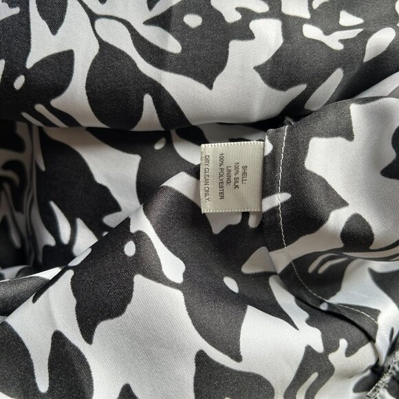 White House Black Market Silk Chiffon cocktail dress. Size 0 Black/white floral - Picture 4 of 5